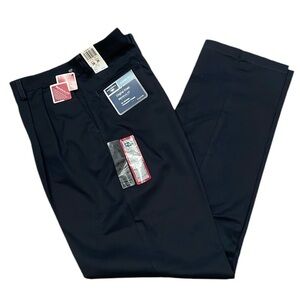 Dockers Classic Fit Pleated Khaki‎ Pants